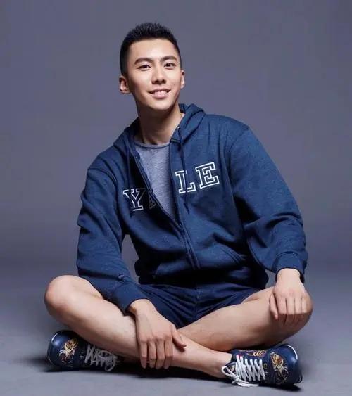 “我不去清华，我要上耶鲁！”福建一考生口出狂言，气得老师直跺脚，没想到4个月后耶鲁大学送来录取通知书和30万奖学金！